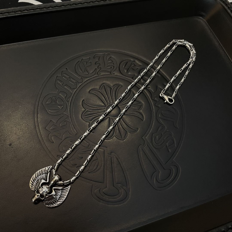 Ch*0me He**ts necklaces